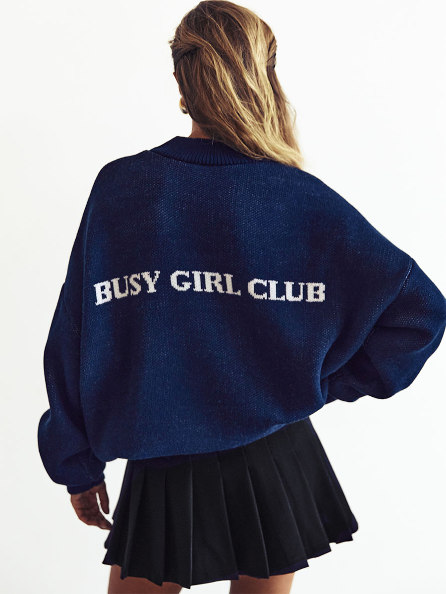 Свитер синего цвета с принтом Busy Girl Club 1