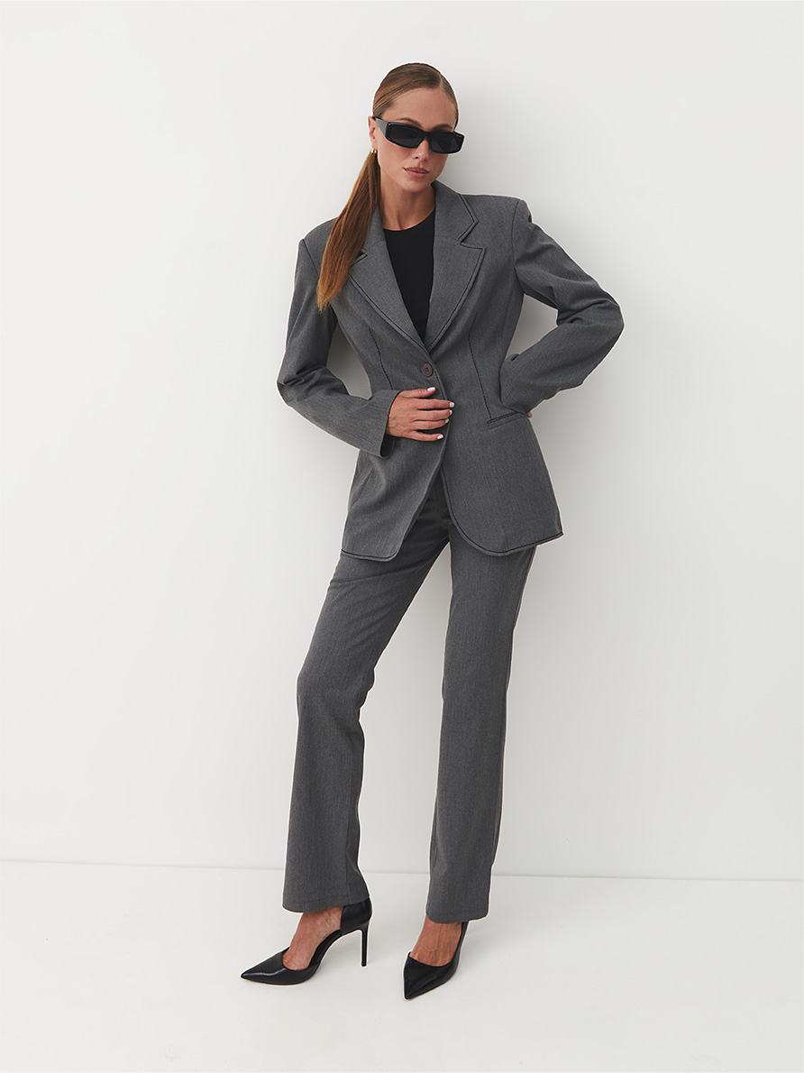 Жакет сірого кольору з чорними відстрочками та нашивкою rich&sexy 1