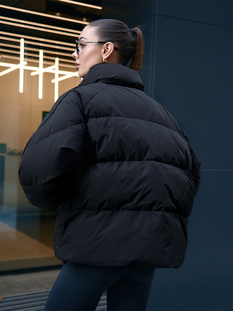 Пуховик oversize чорного кольору з коміром 1