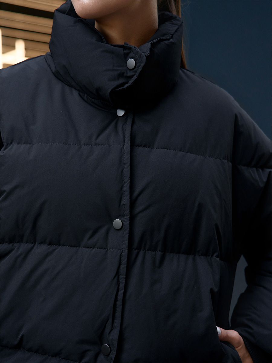 Пуховик oversize чорного кольору з коміром 1