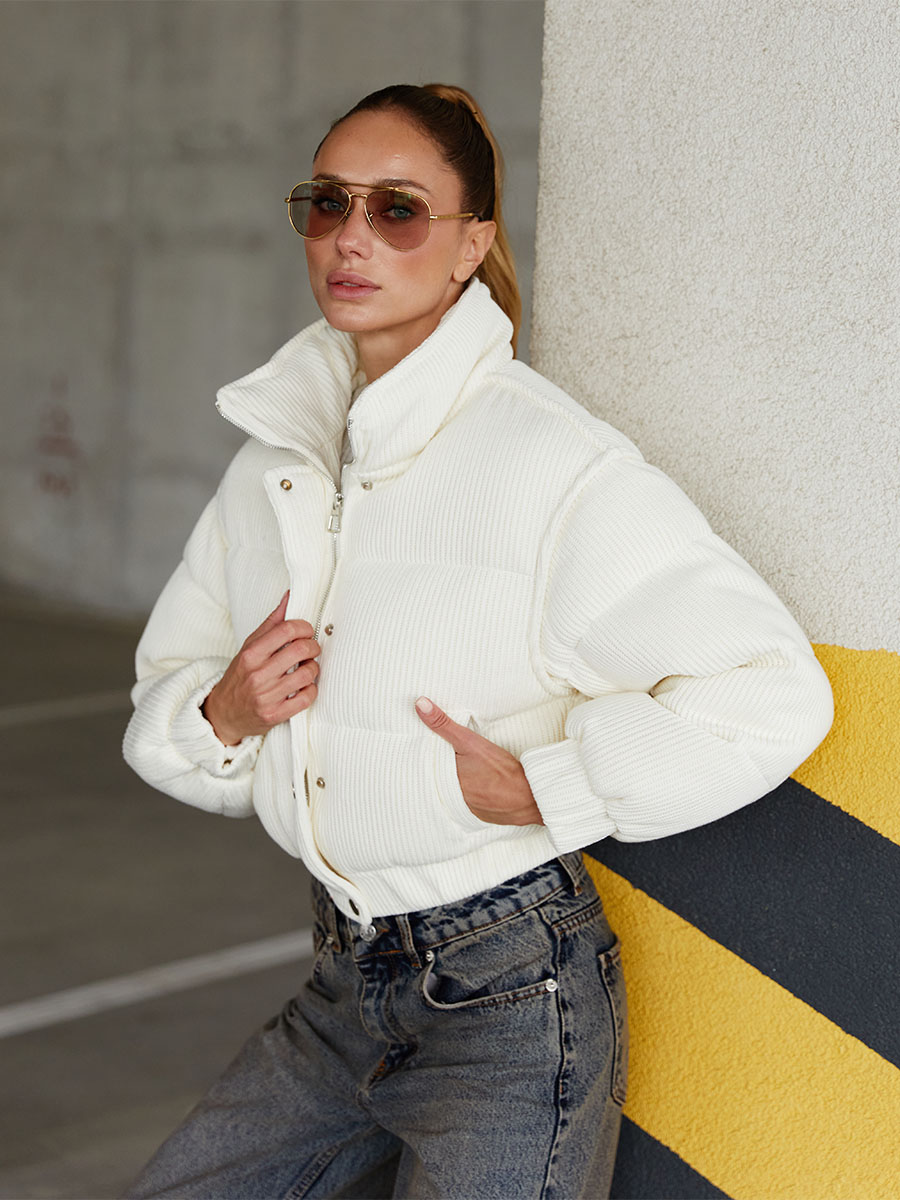 Пуховик вкорочений молочного кольору з резинкою 1