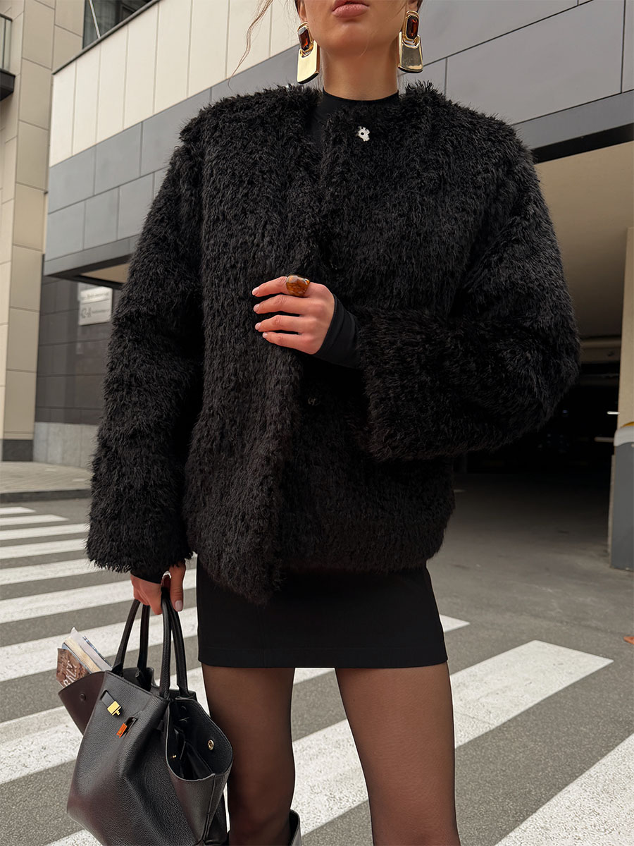 Шуба чорного кольору зі штучного хутра 1