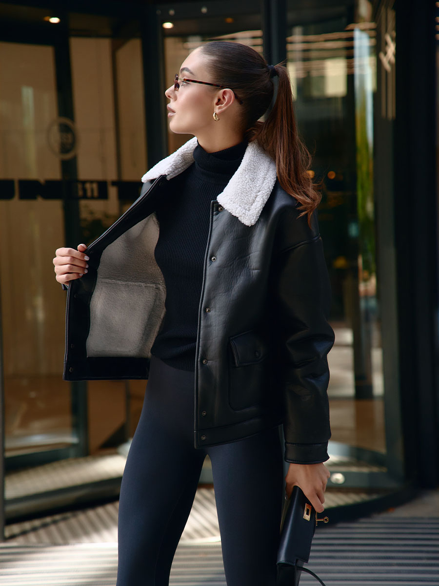 Дублянка чорного кольору з хутром коміром 1