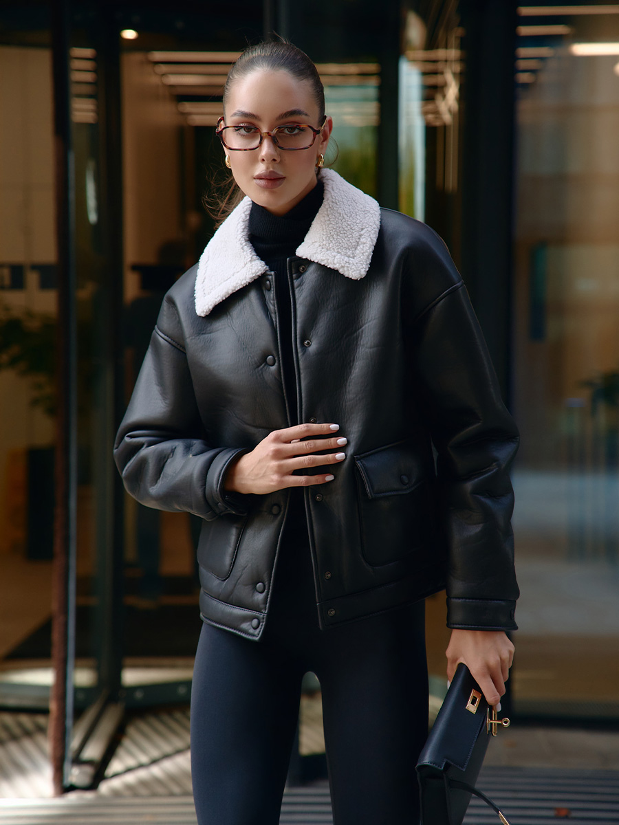 Дублянка чорного кольору з хутром коміром 1