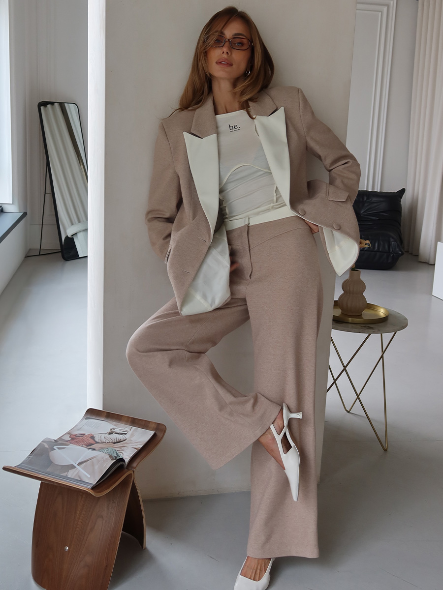 Штани бежевого кольору прямого крою 1