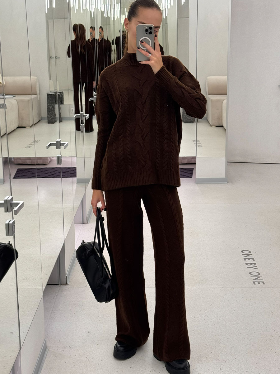 Штани коричневого кольору з візерунком 1