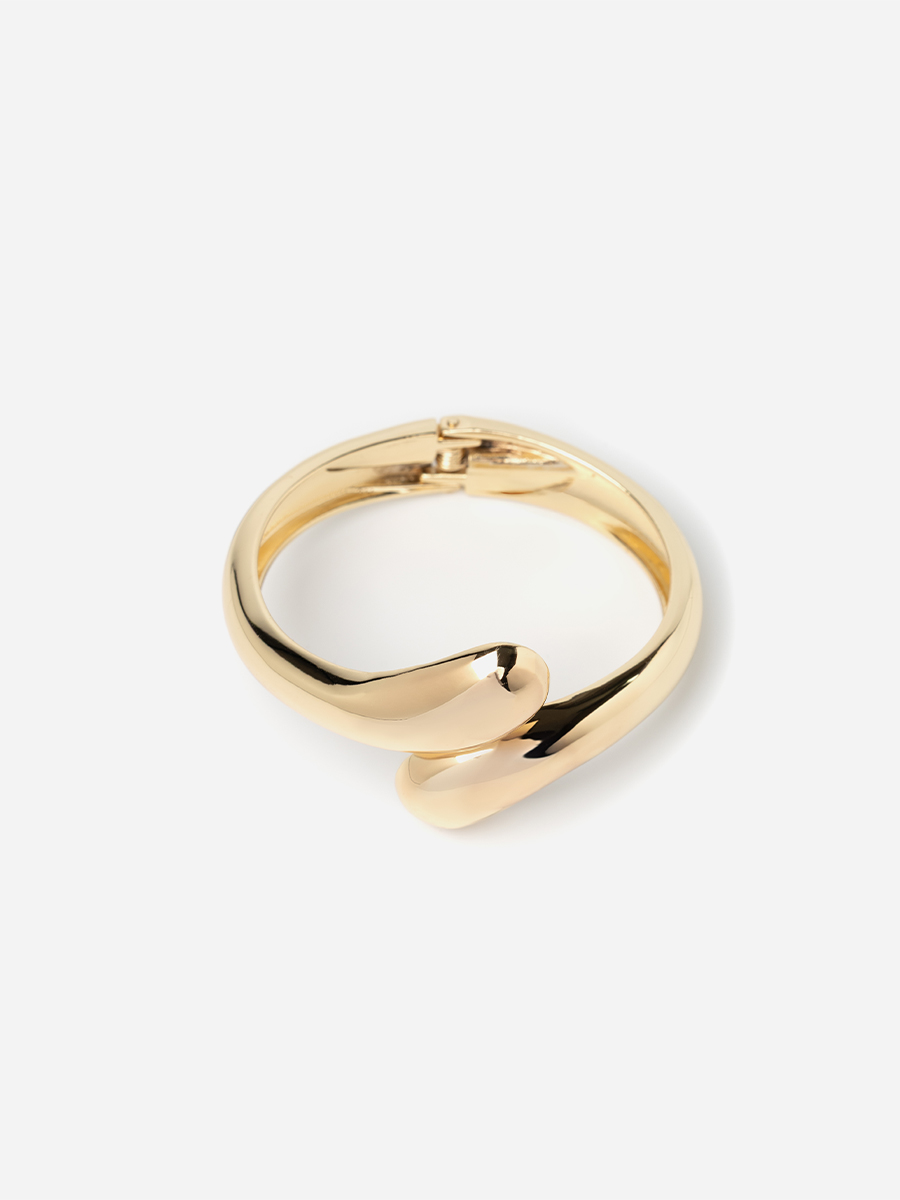 Браслет кафф золотого кольору у вигляді краплі 1