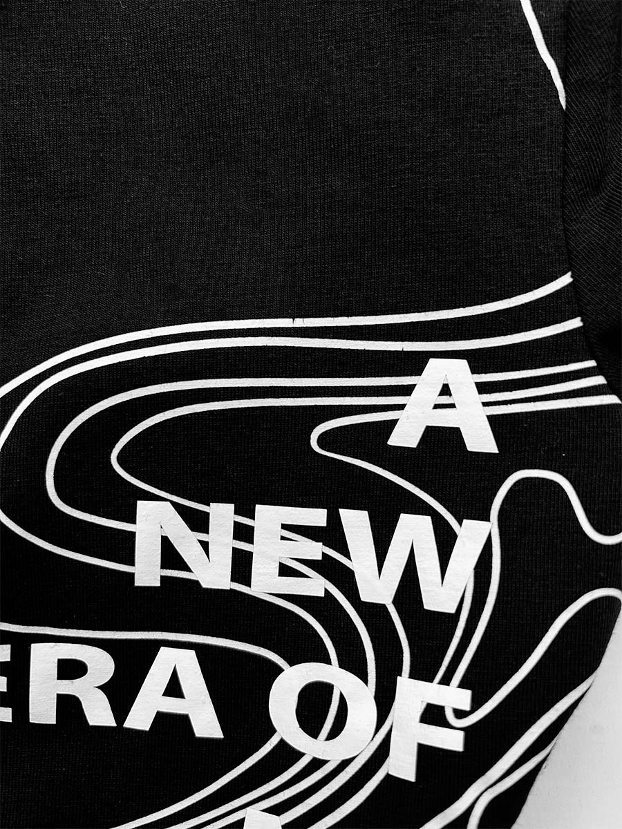 Топ черного цвета с принтом NEW ERA OF ME 1