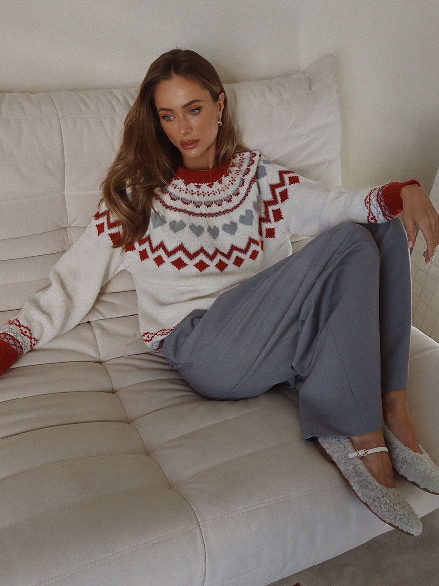 Светр оверсайз білого кольору з орнаментом серця і ромби 1