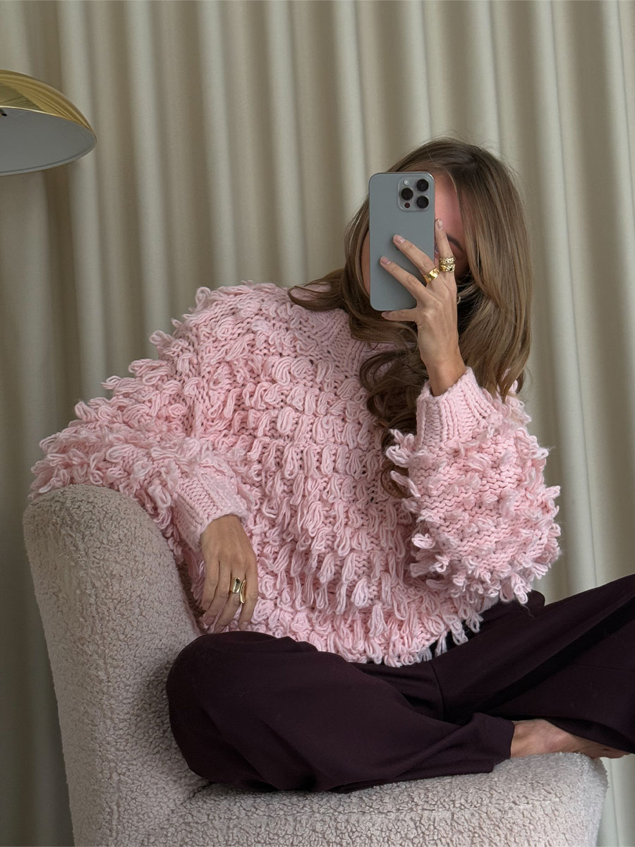 Светр оверсайз рожевого кольору з об'ємної в'язки 1