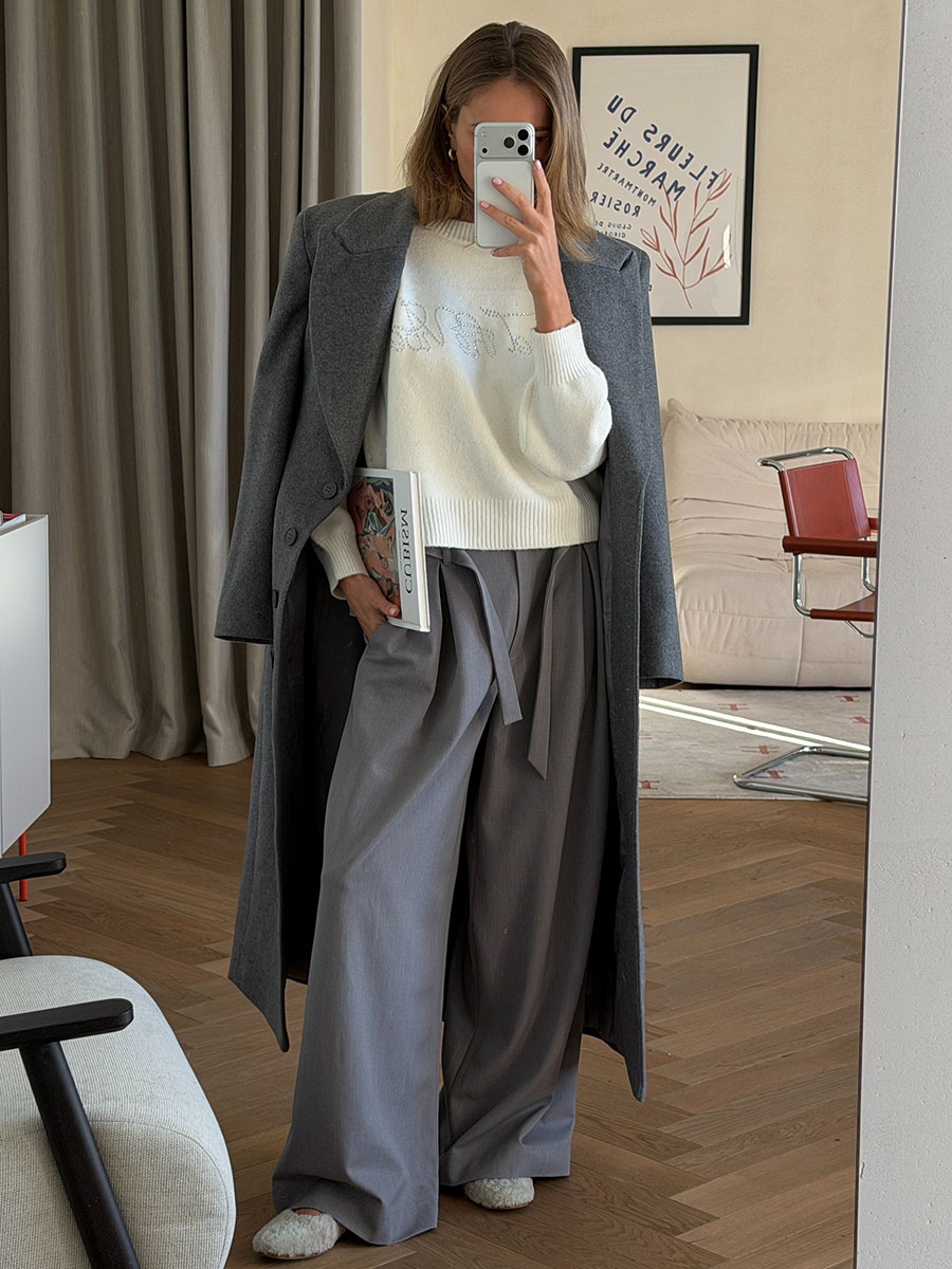 Светр оверсайз білого кольору з принтом зі страз Feel the Vibe 6