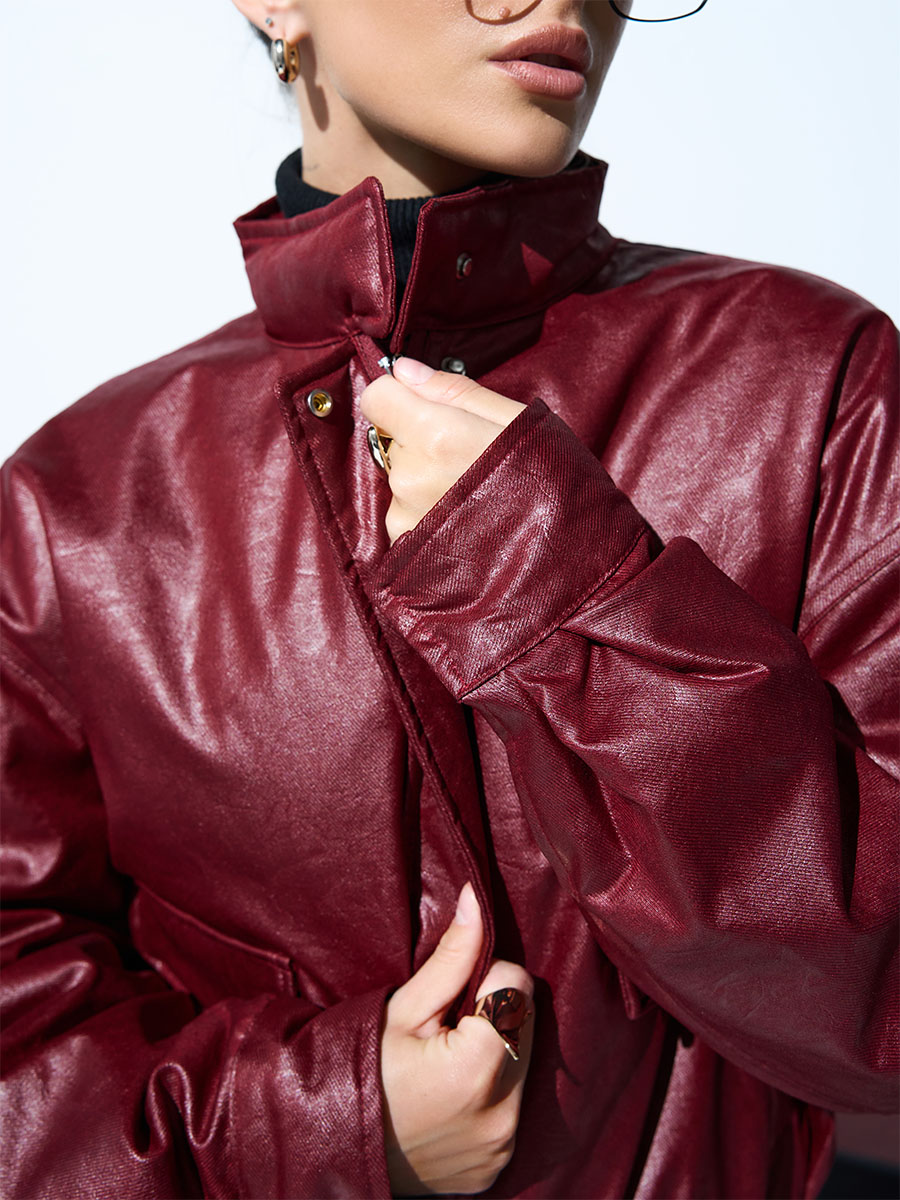 Куртка бордового кольору на блискавці з коміром стійка 1