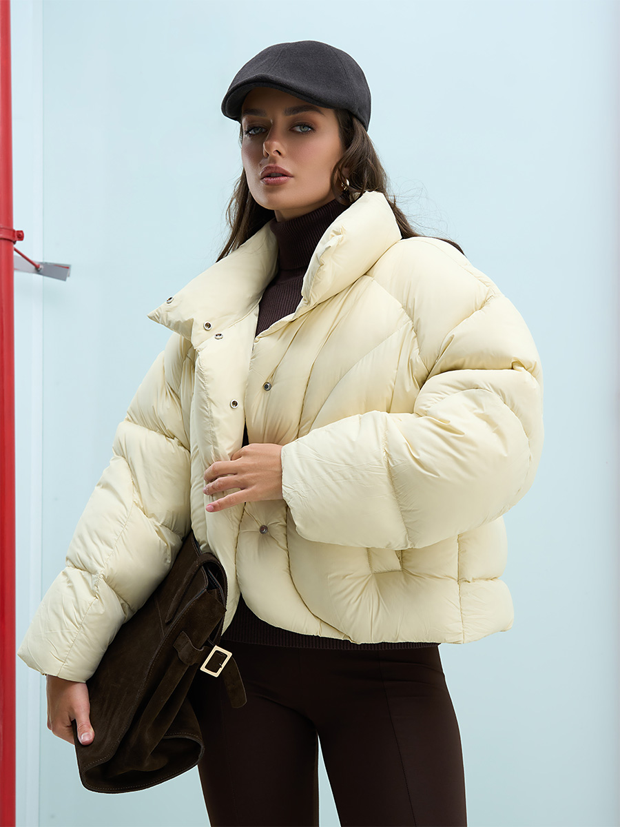 Пуховик оверсайз світло-жовтого кольору вкорочений з коміром стійка 1