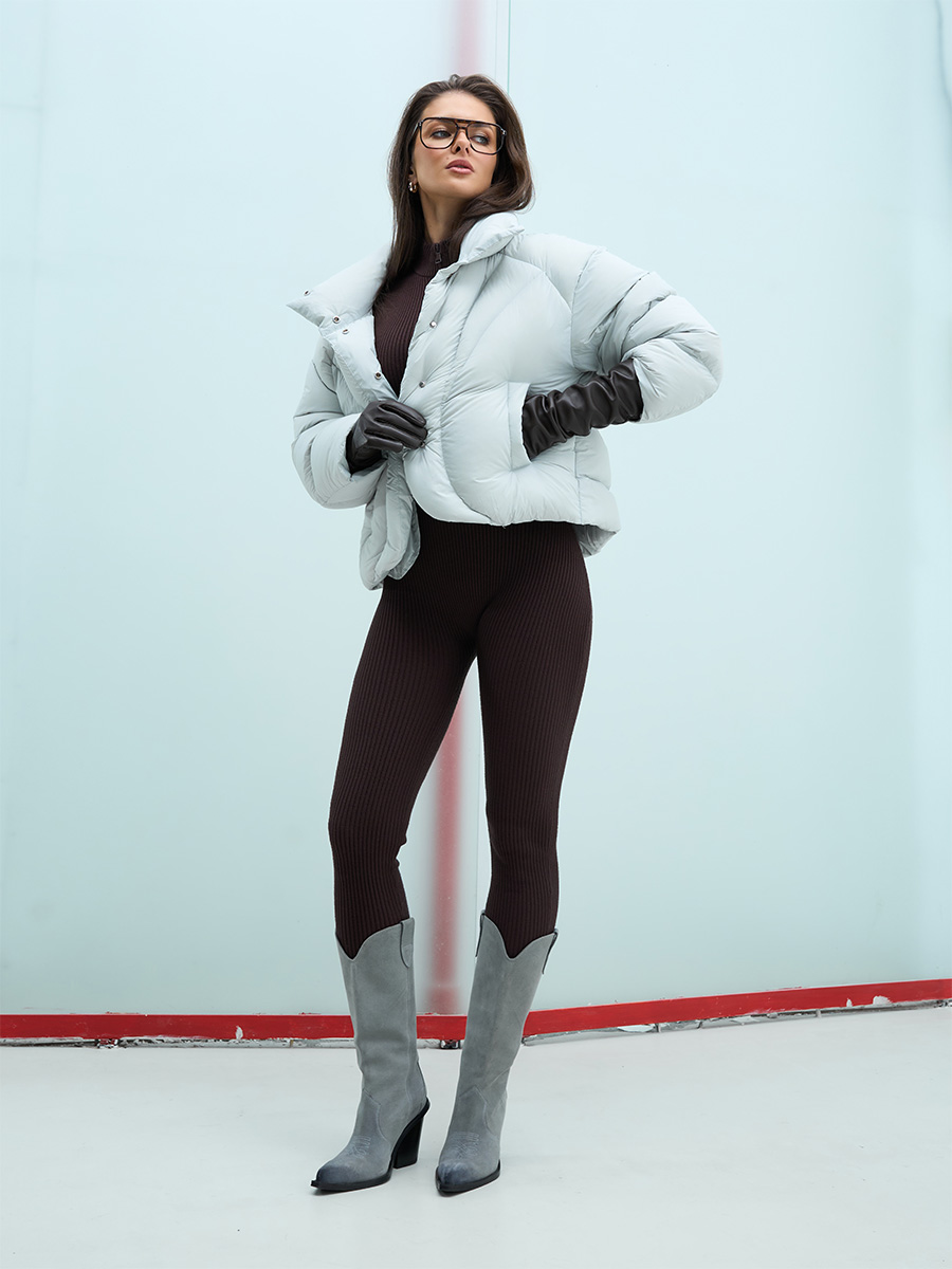 Пуховик оверсайз сіро-блакитного кольору вкорочений з коміром стійка 1