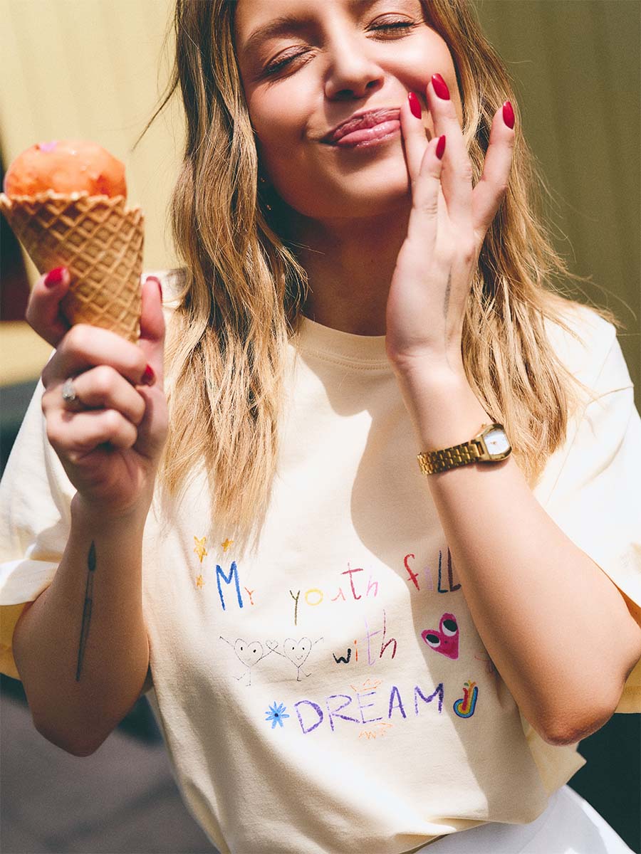 Футболка оверсайз нежно-желтого цвета с принтом DREAM 1