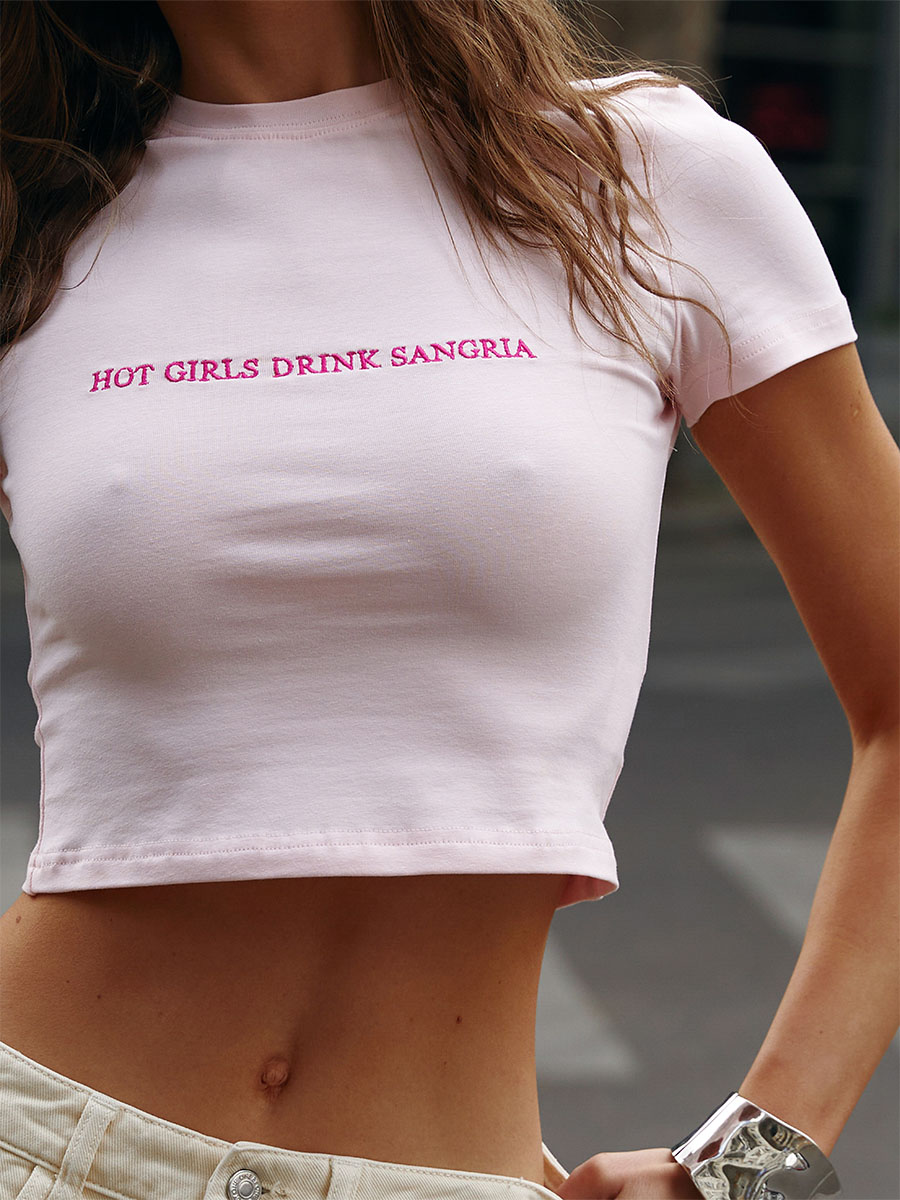 Футболка світло-рожевого кольору з вишивкою HOT GIRLS DRINK SANGRIA 7 Футболка світло-рожевого кольору з вишивкою HOT GIRLS DRINK SANGRIA 7