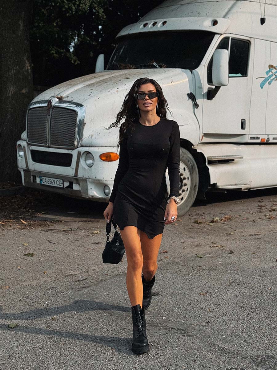 Сукня міні чорного кольору з пірсингом фігурний низ 1