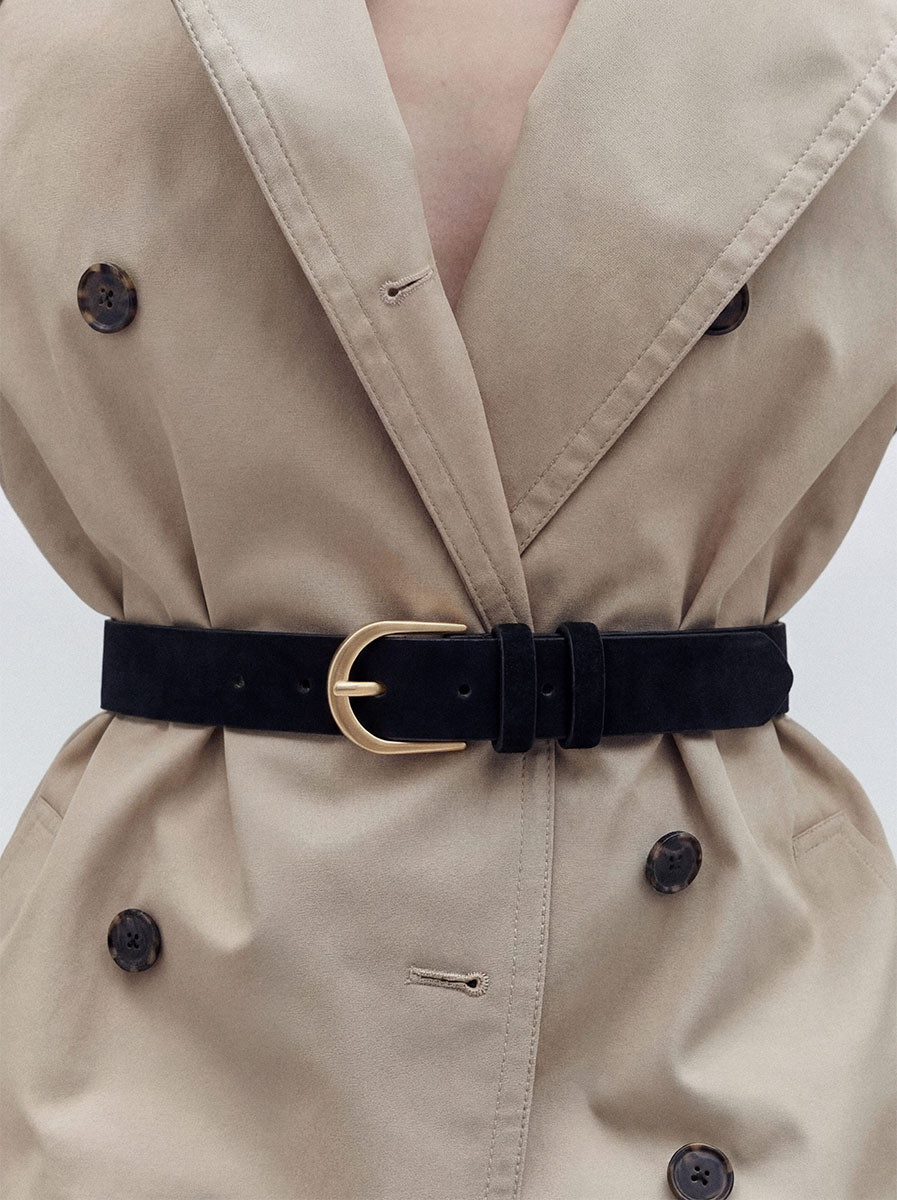 Ремінь замшевий чорного кольору з жовтою овальною пряжкою