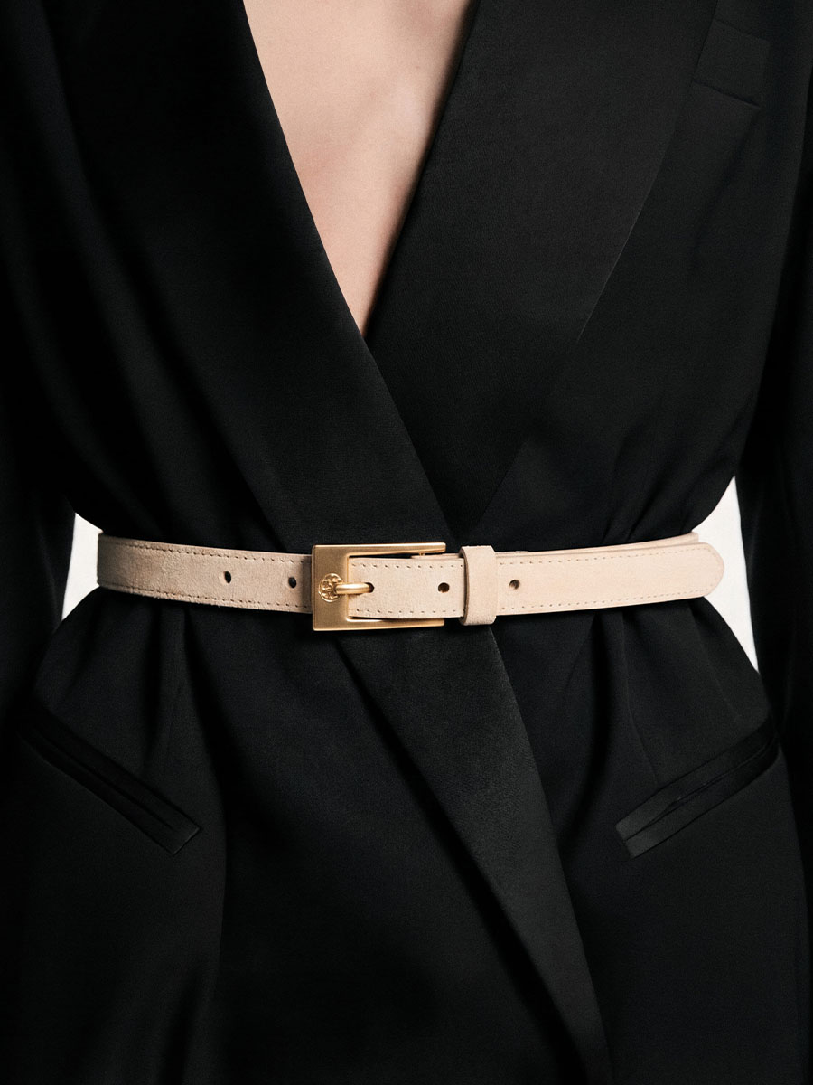 Ремінь замшевий молочного кольору вузький з жовтою прямокутною пряжкою