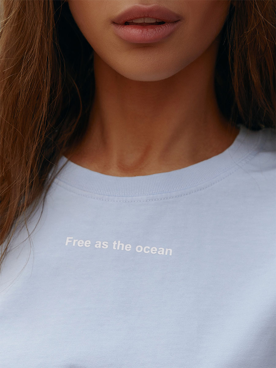 Футболка голубого цвета оверсайз принт Free as the ocean 1