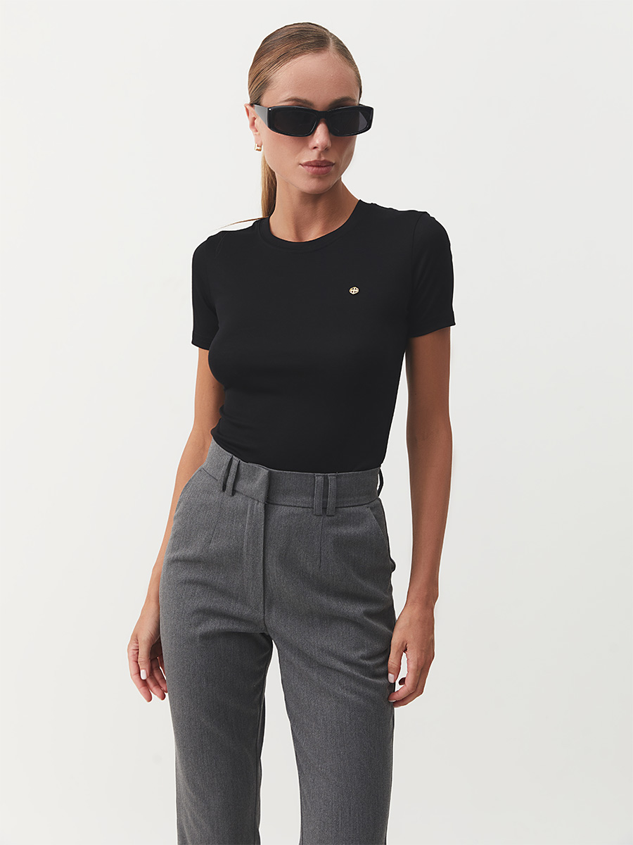 Футболка укорочена чорного кольору з віскози 1