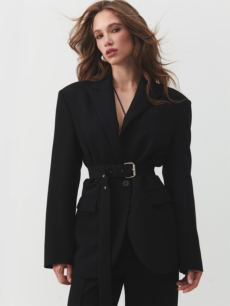 Жакет прямий чорного кольору з паском 1