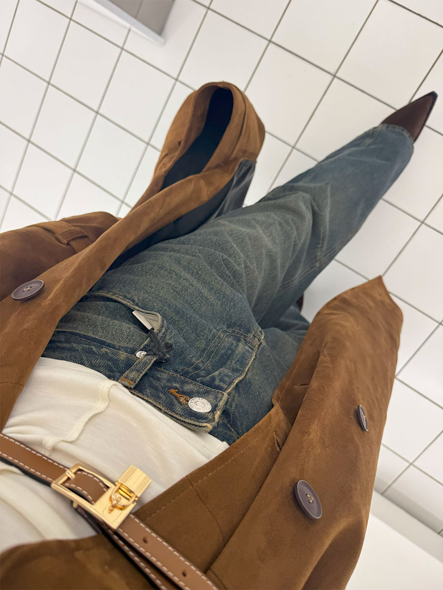 Джинси прямого крою сіро-коричневого кольору з виточками на колінах 2