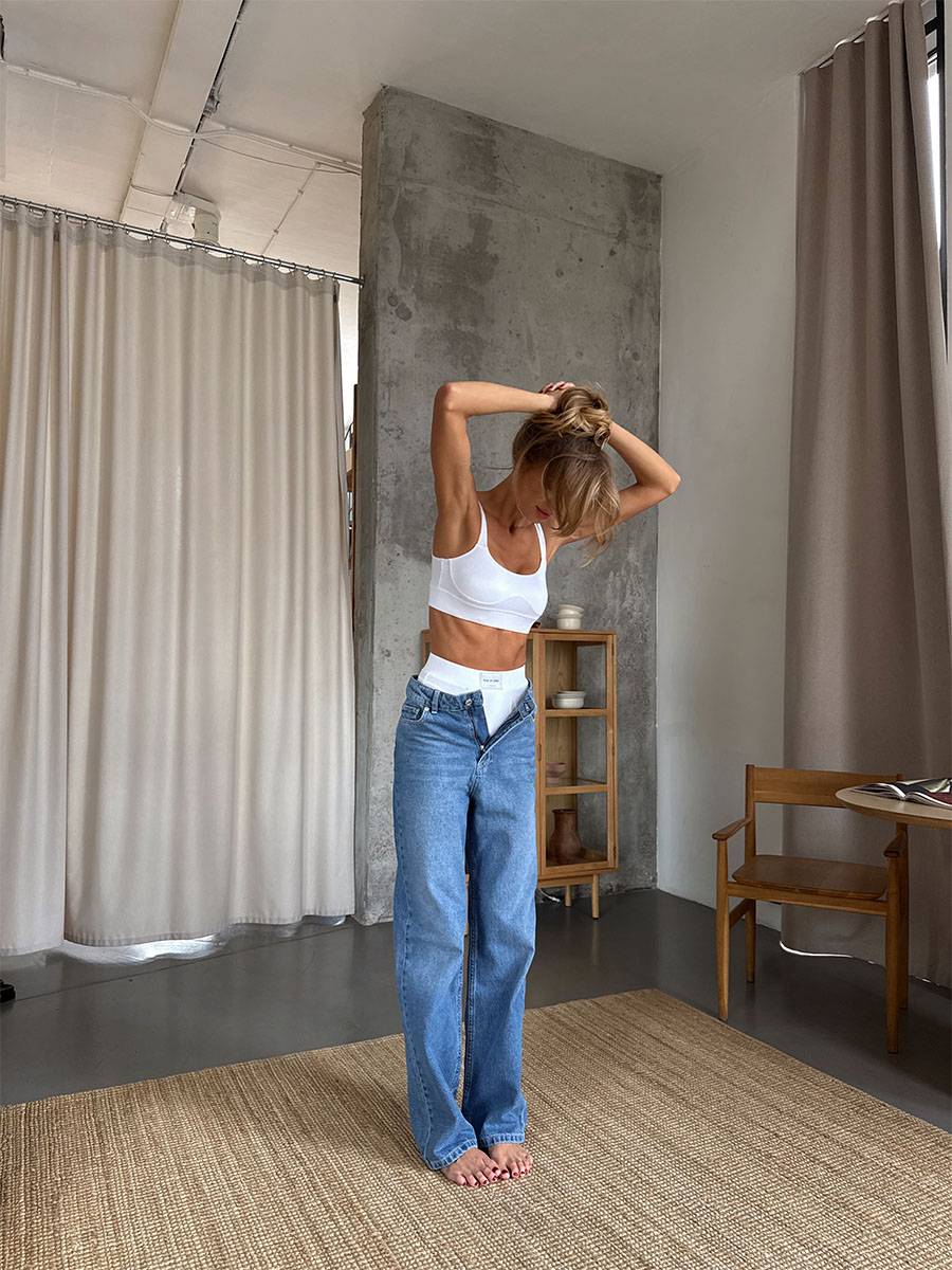 Джинси прямого кольору блакитного кольору з написом BE THE ONE 1