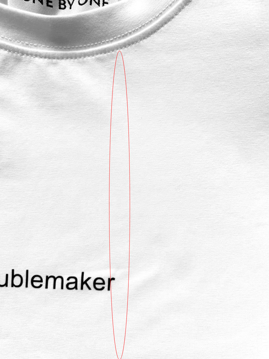 Футболка белого цвета с принтом TROUBLEMAKER 1