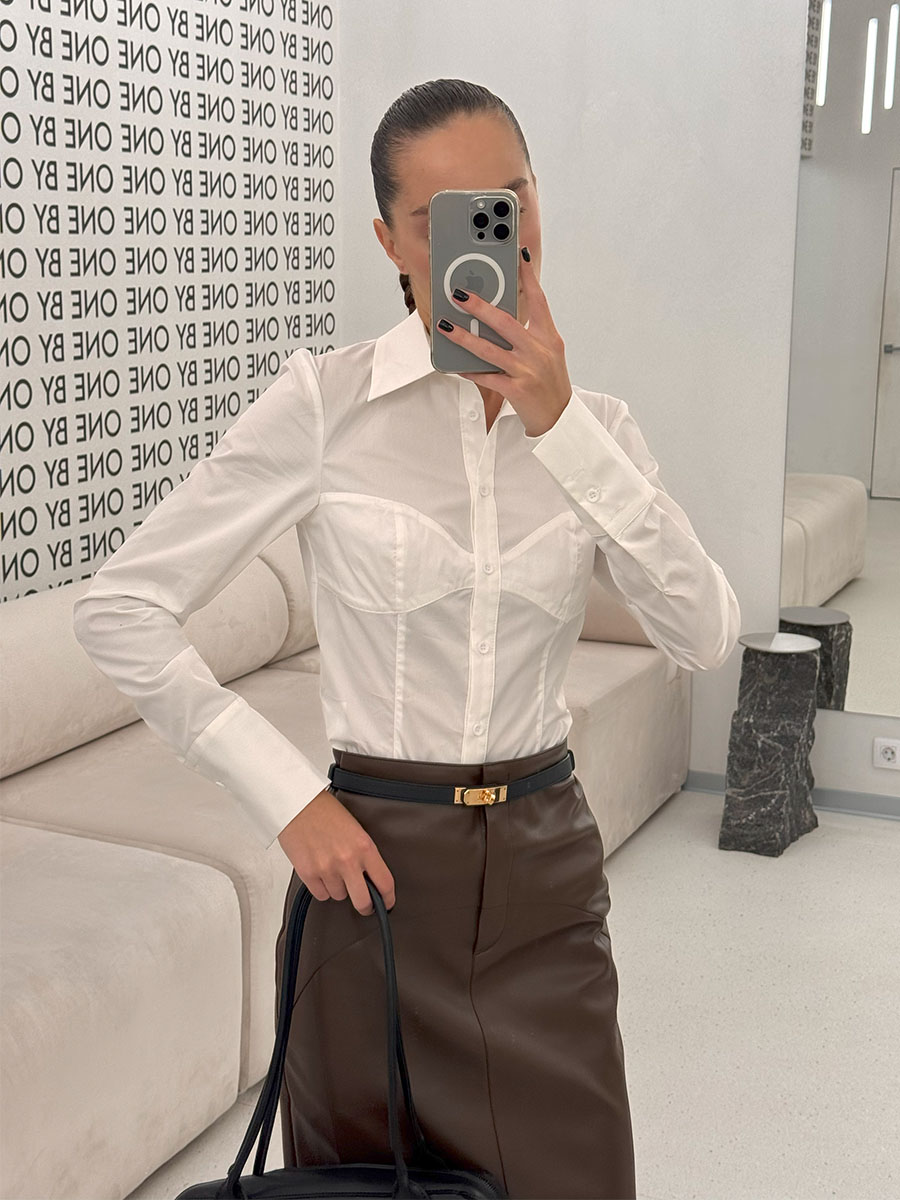 Сорочка білого кольору з імітацією бюгальстера 1