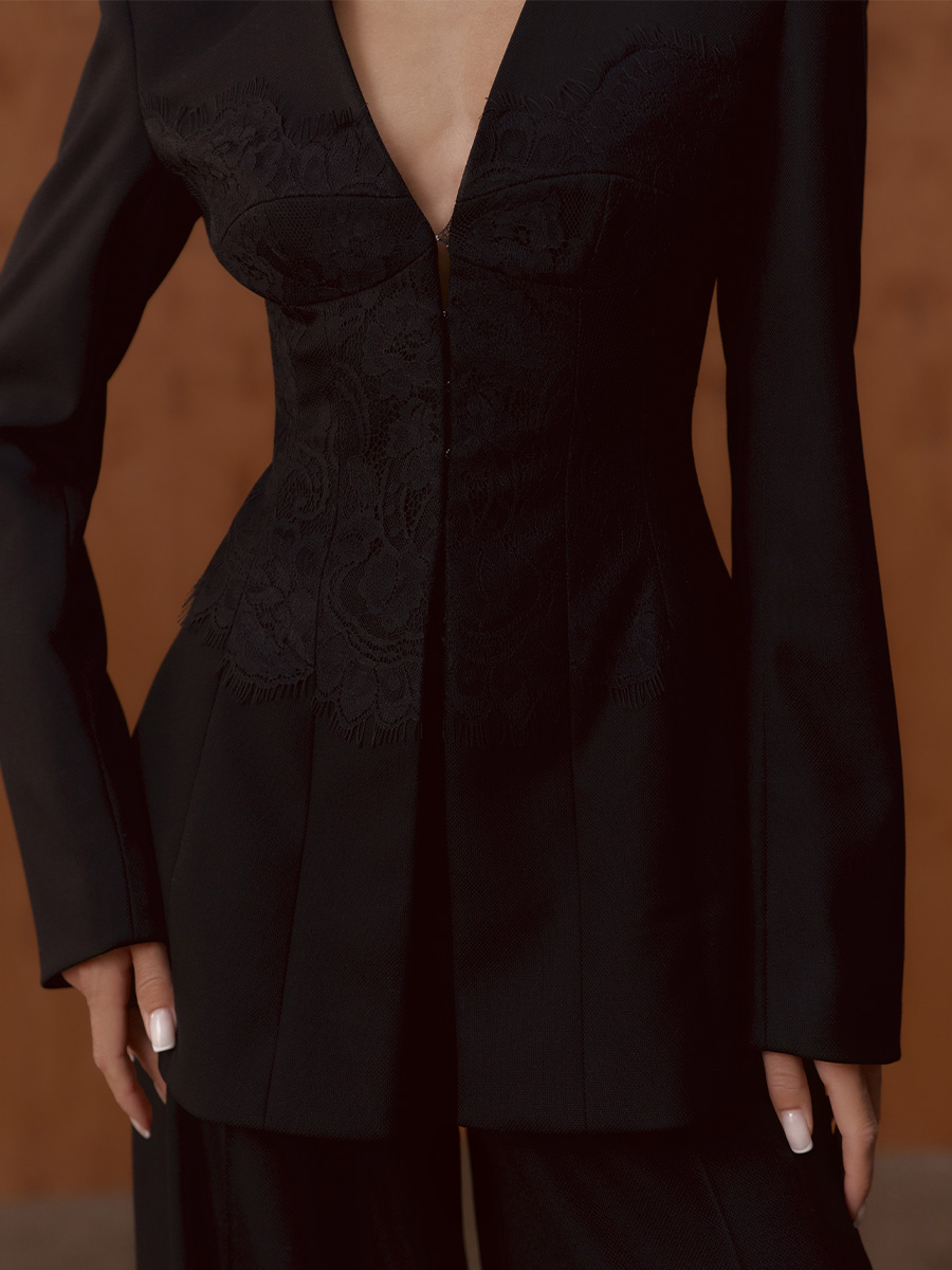 Жакет приталений чорного кольору з мереживом 1