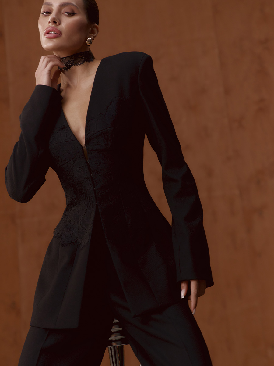 Жакет приталений чорного кольору з мереживом 1