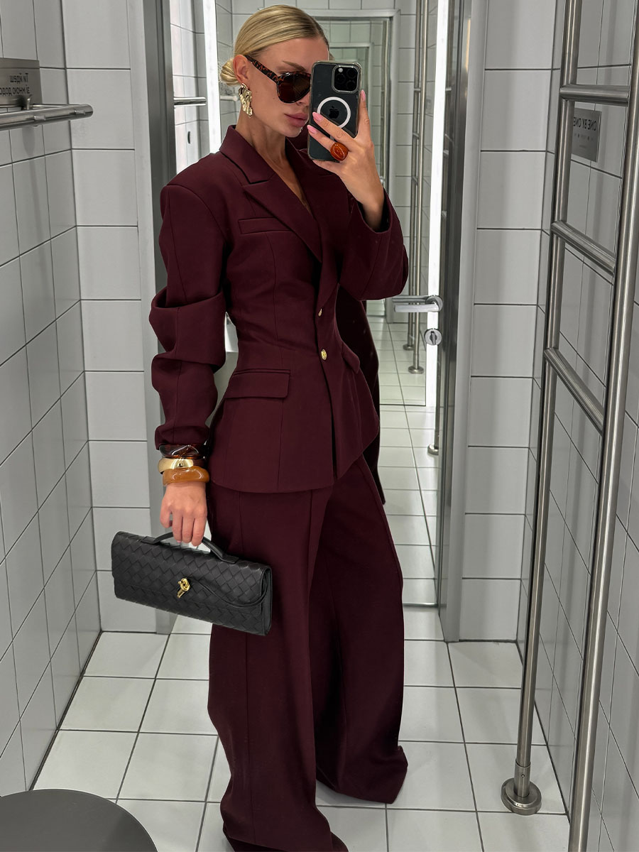 Жакет приталений бордового кольору з виразним коміром 1