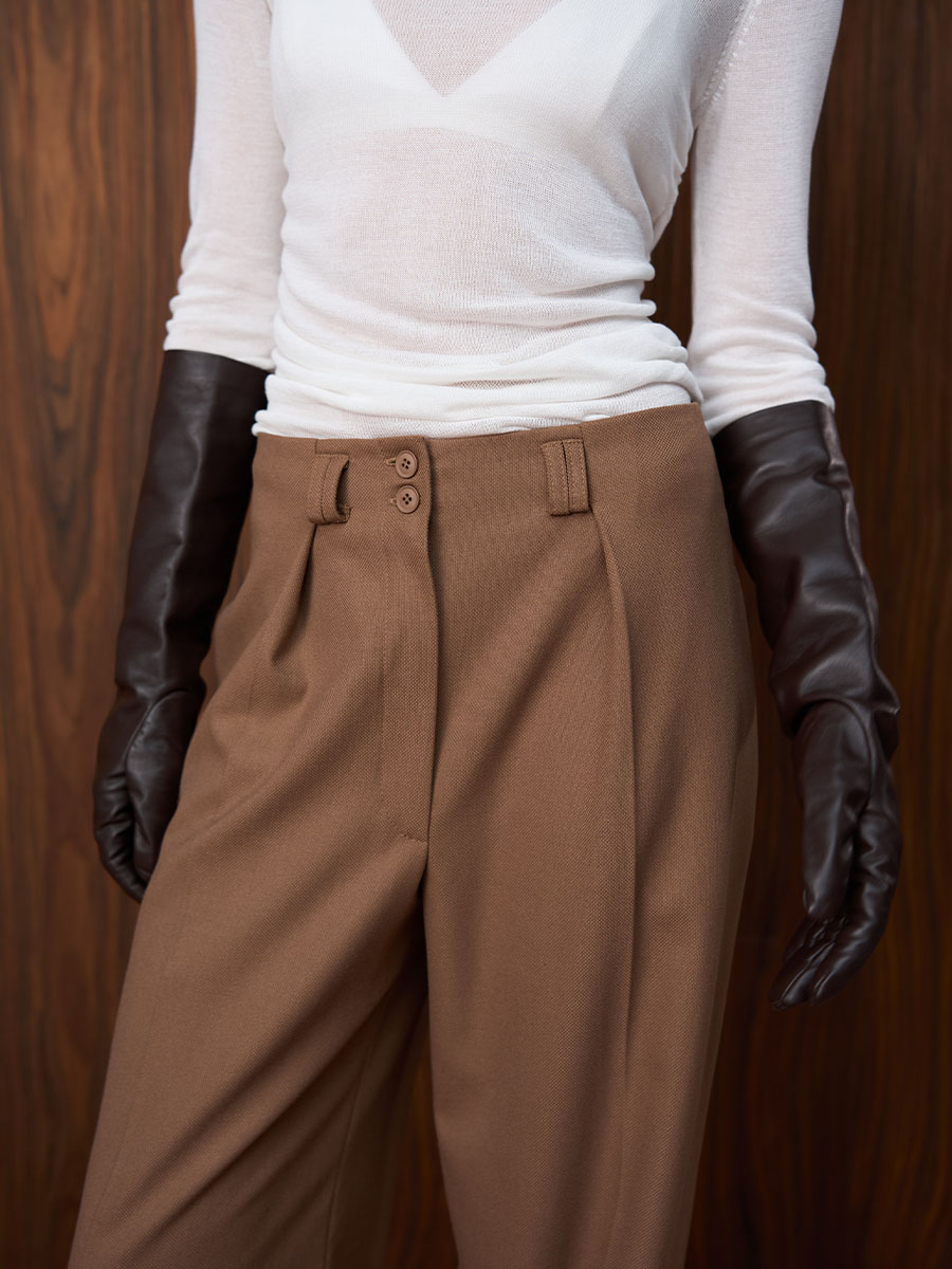 Штани прямого крою темно бежевого кольору від комплекта з жакетом 1