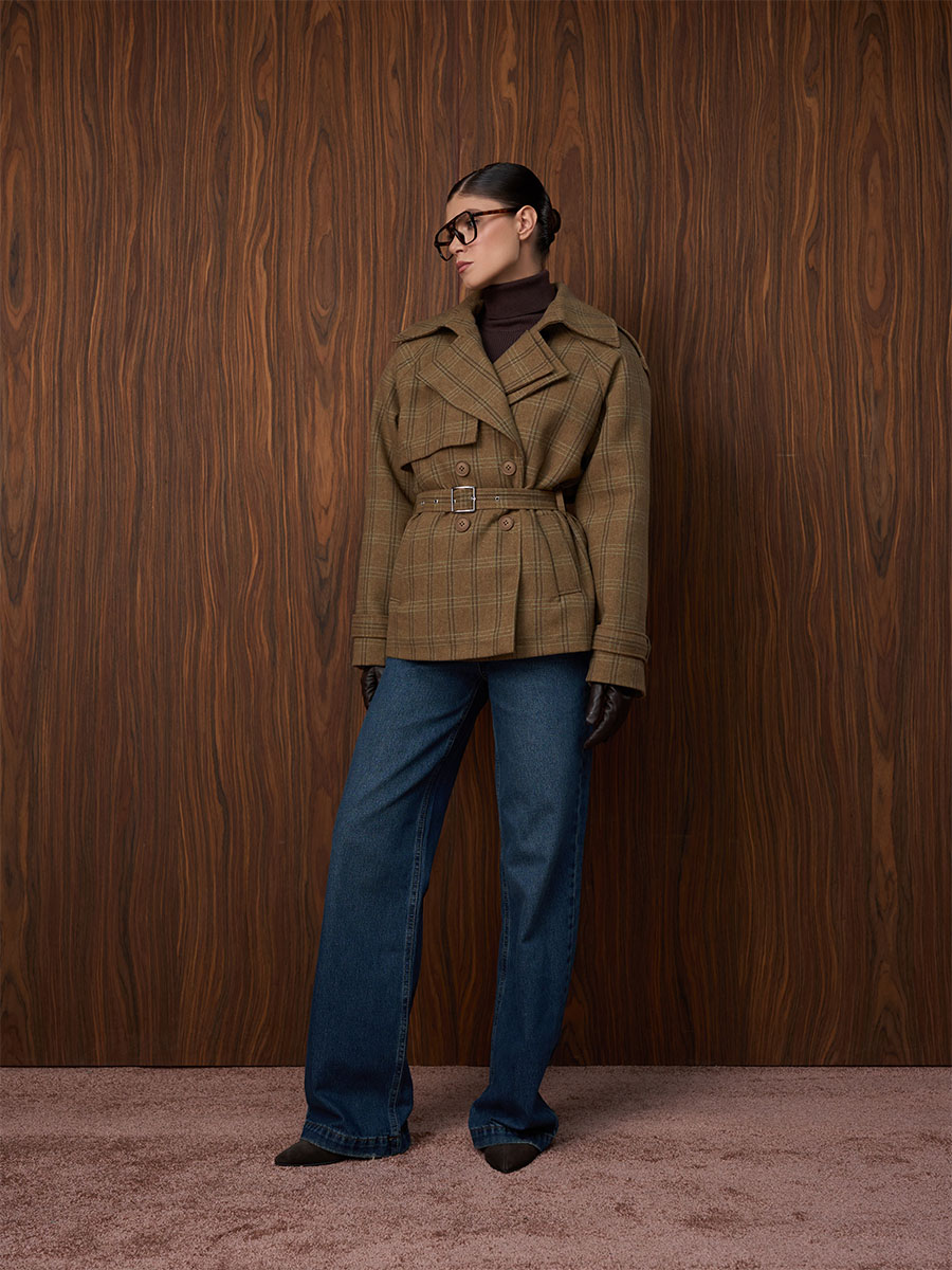 Пальто міні утеплене коричневого кольору картате з паском 1