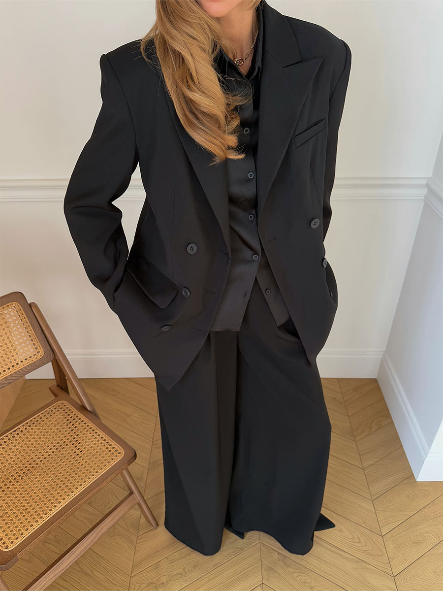 Жакет двобортний чорнрого кольору з біркою на кишені 5