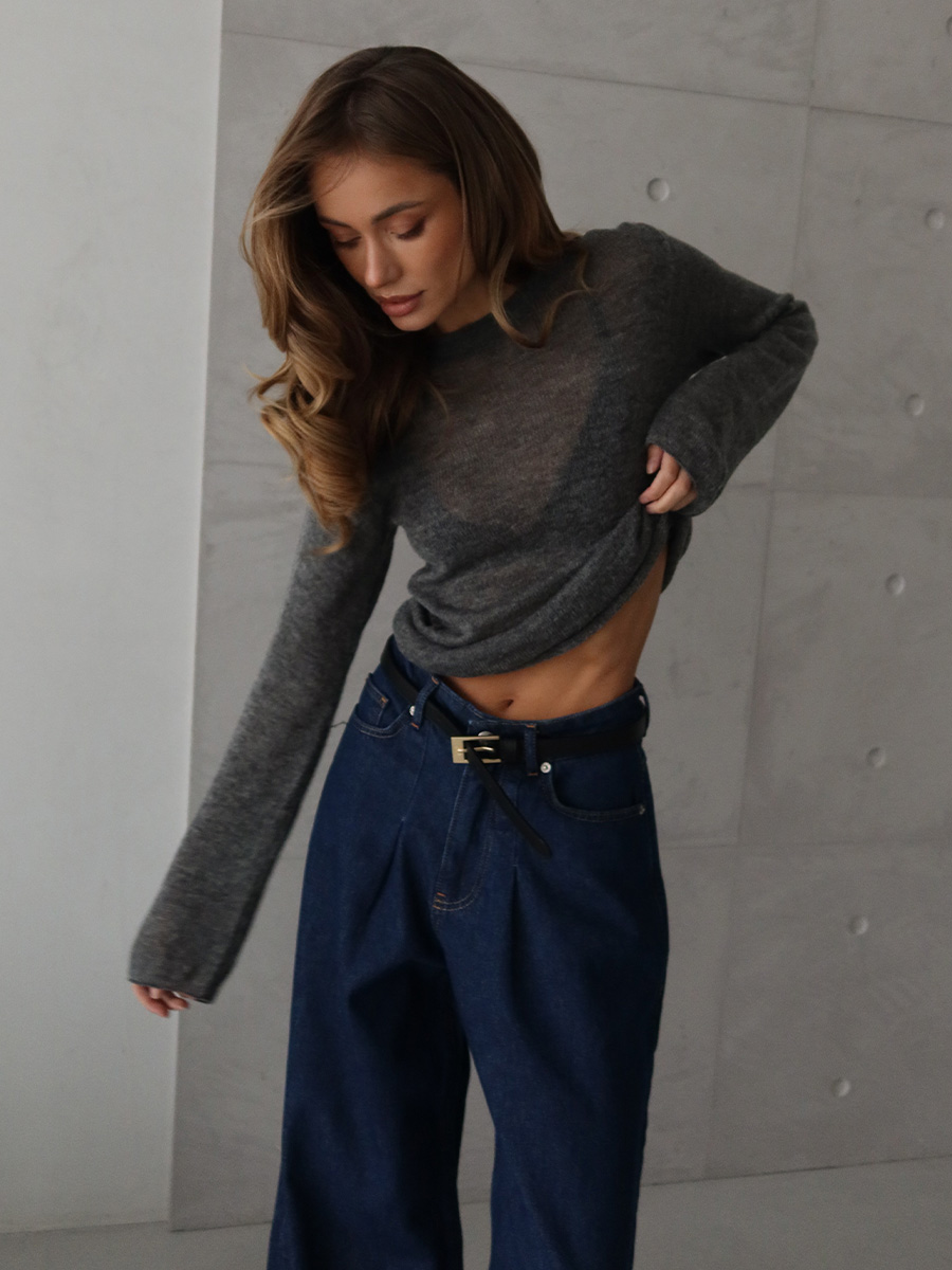 Лонгслів сірого кольору з коміром стійка і плечиками 1