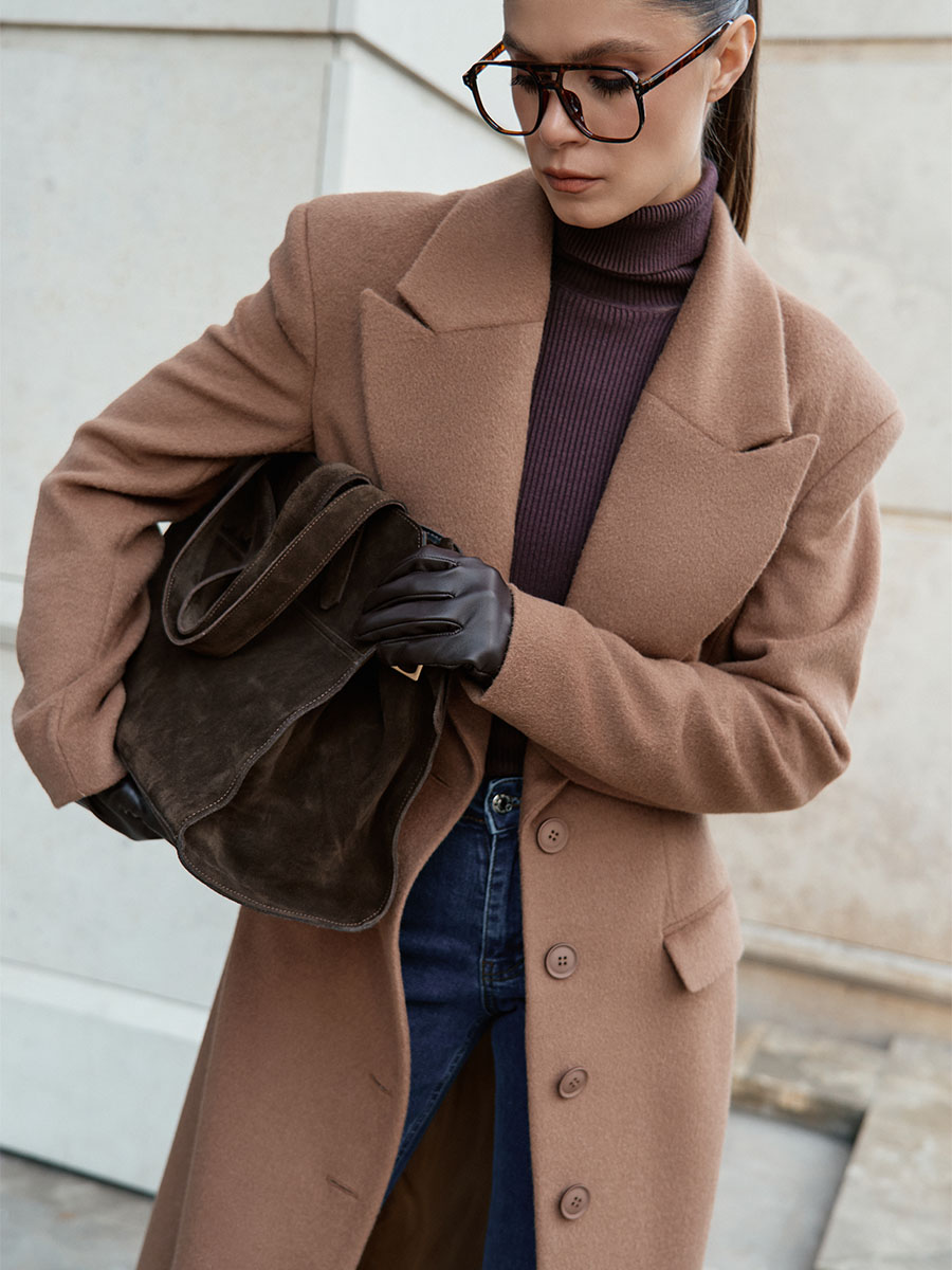 Пальто максі приталеного крою темно-бежевого кольору 1