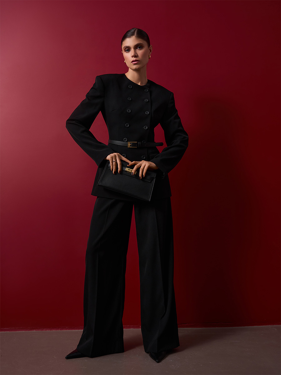 Жакет двобортний без коміра чорного кольору 6