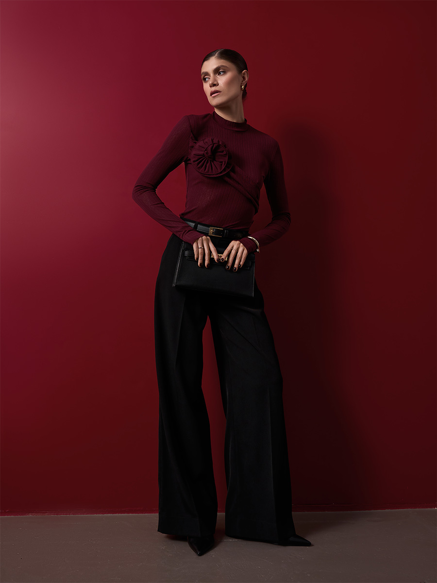 Лонгслів бордового кольору з трояндою на грудях 1