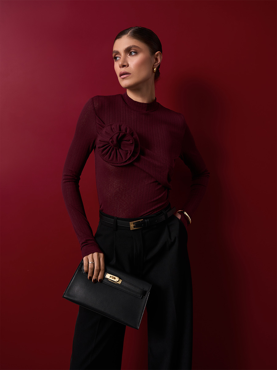 Лонгслів бордового кольору з трояндою на грудях 1