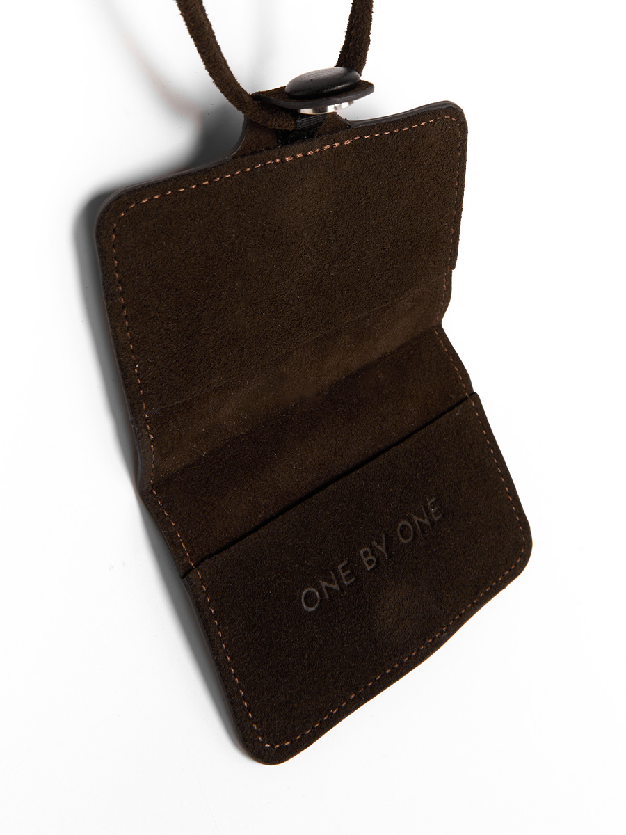 Картхолдер замшевий шоколадного кольору зі шнурком на шию 1