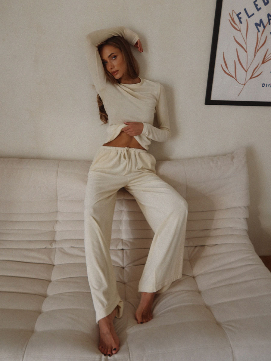 Лонгслів приталений молочного кольору 1