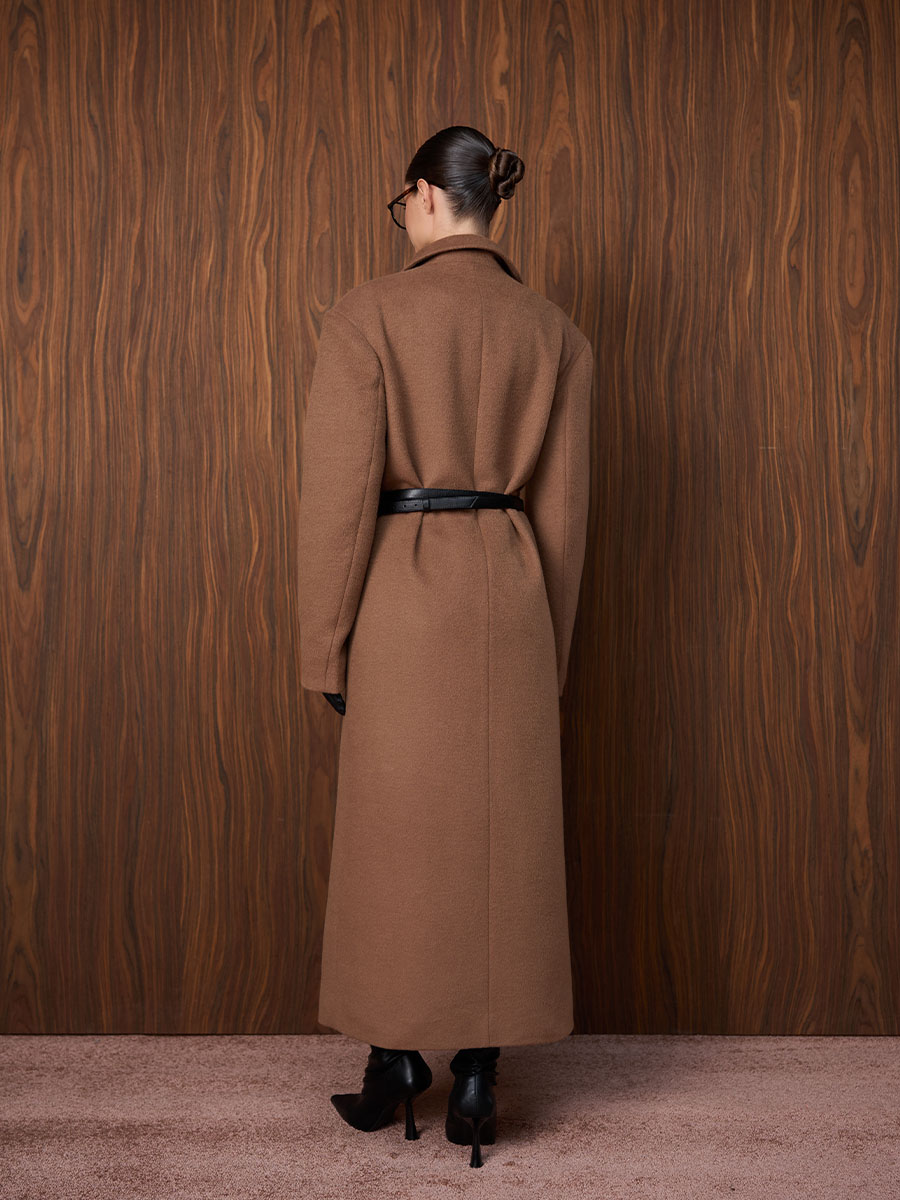 Пальто міді бежевого кольору утеплене з відкладним коміром у комплекті ремінь 1