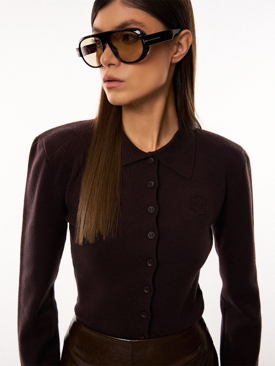 Кардиган приталений коричневого кольору на ґудзиках бренд-елемент 1