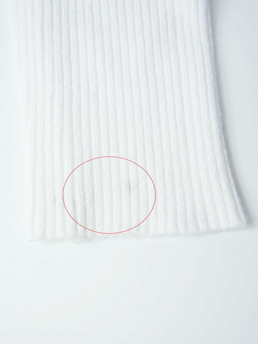 Гольф з високим коміром білого кольору у дрібний рубчик 3