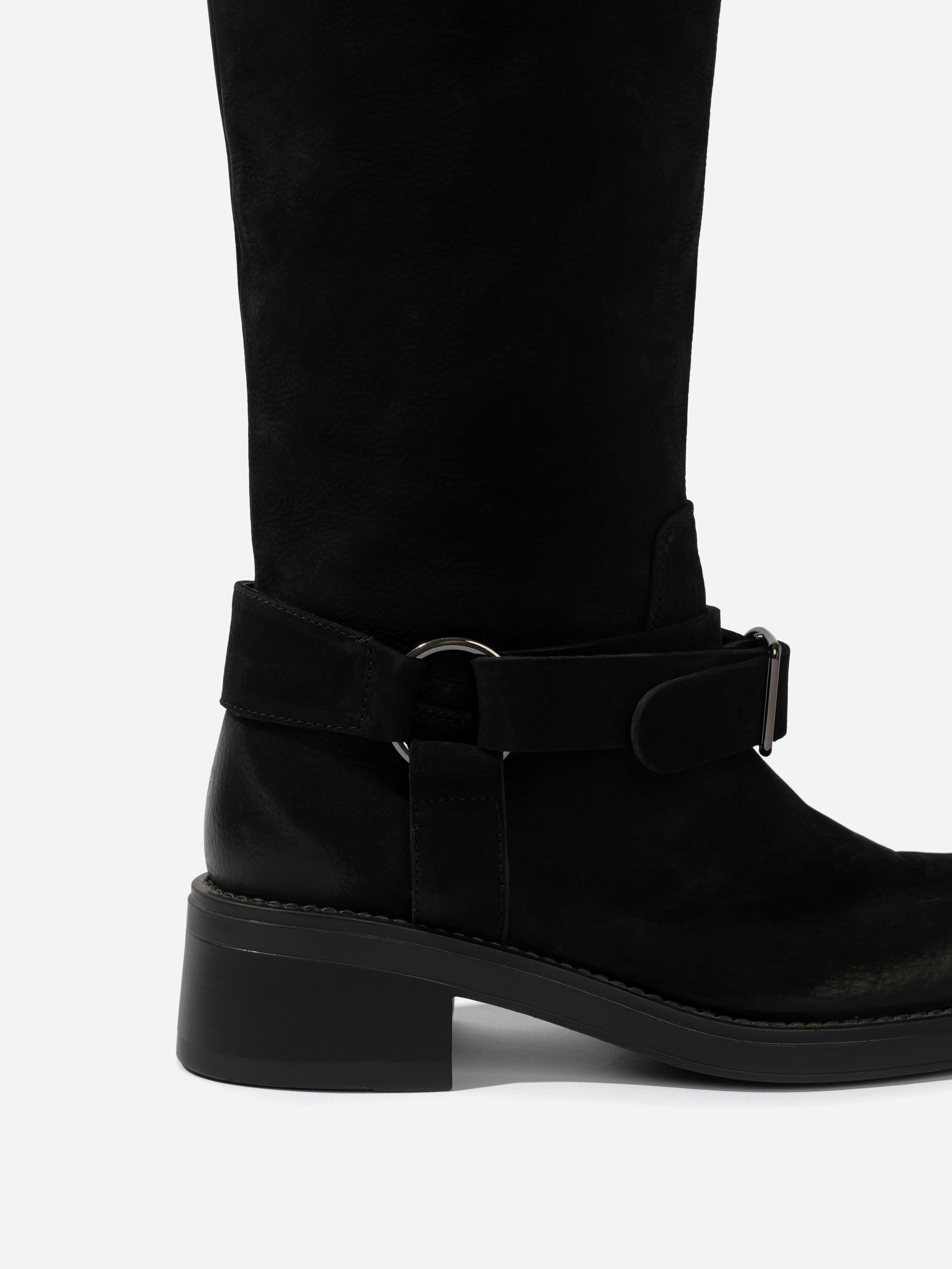 Чоботи на байці чорного кольору з декоративними пряжками 1