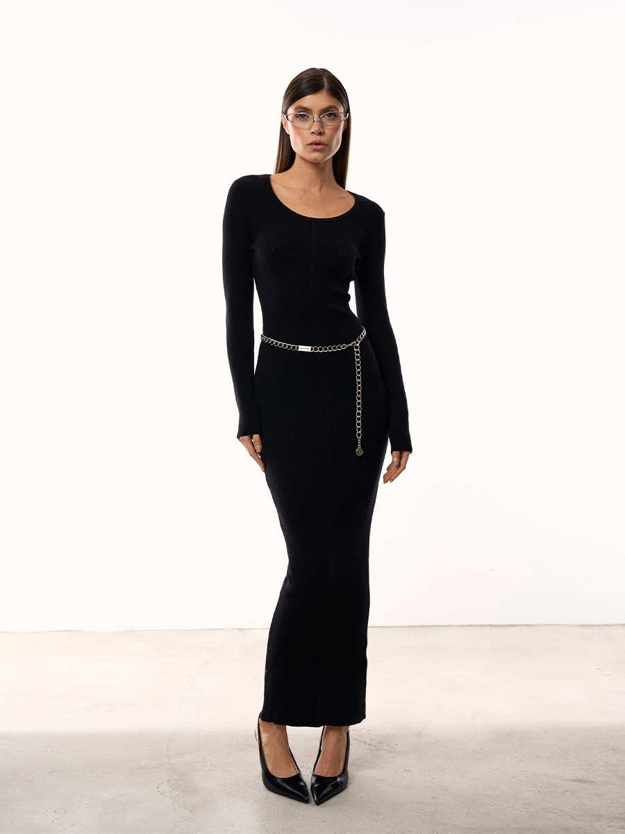 Сукня міді приталена чорного кольору з декоративними відстрочками 1