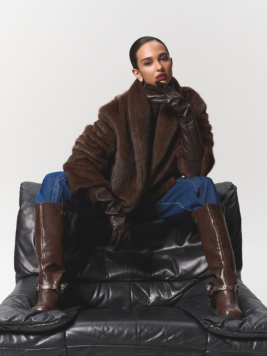 Шуба міні коричневого кольору 1