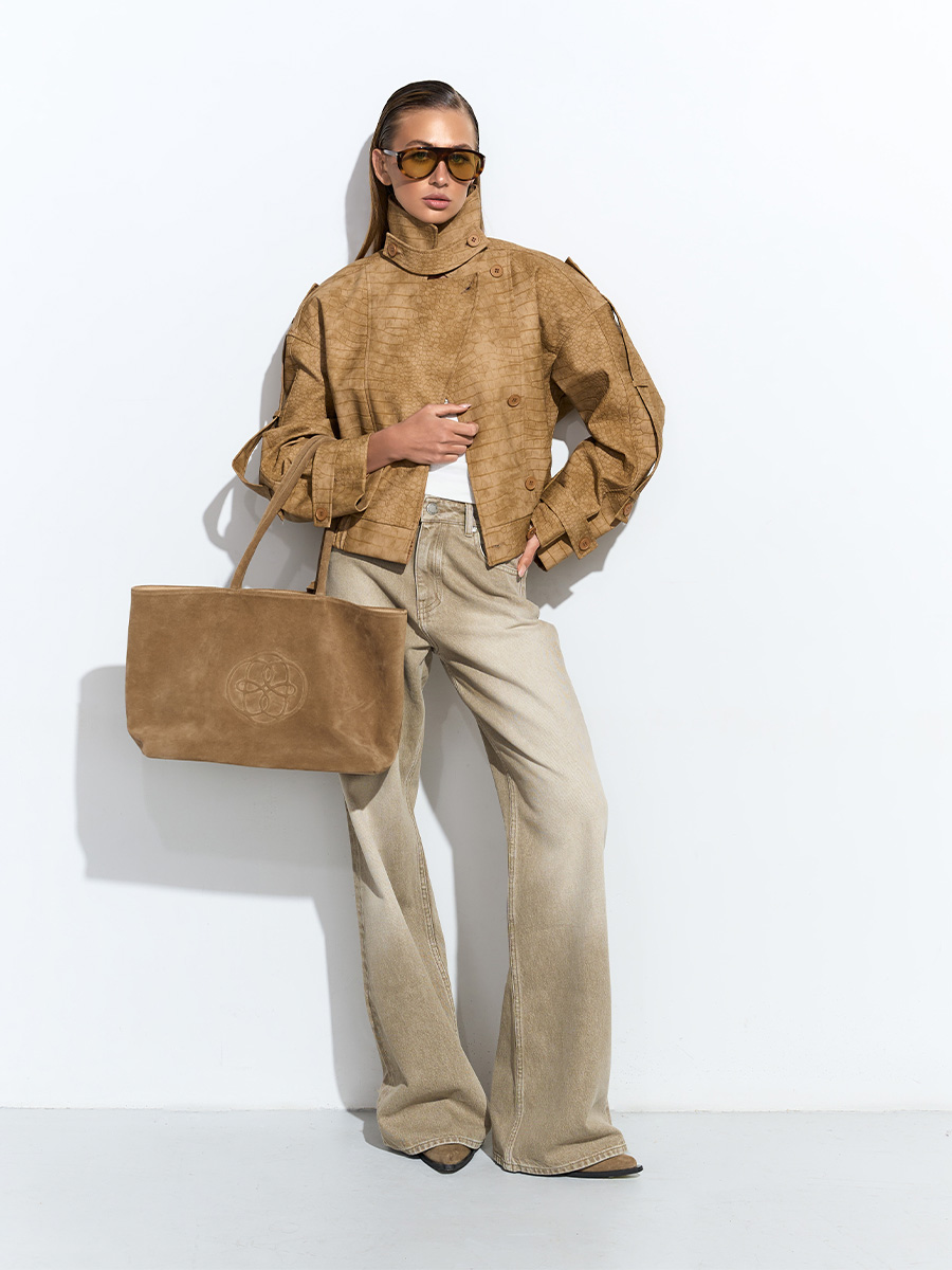 Джинси клешені бежевого кольору з потертостями 1